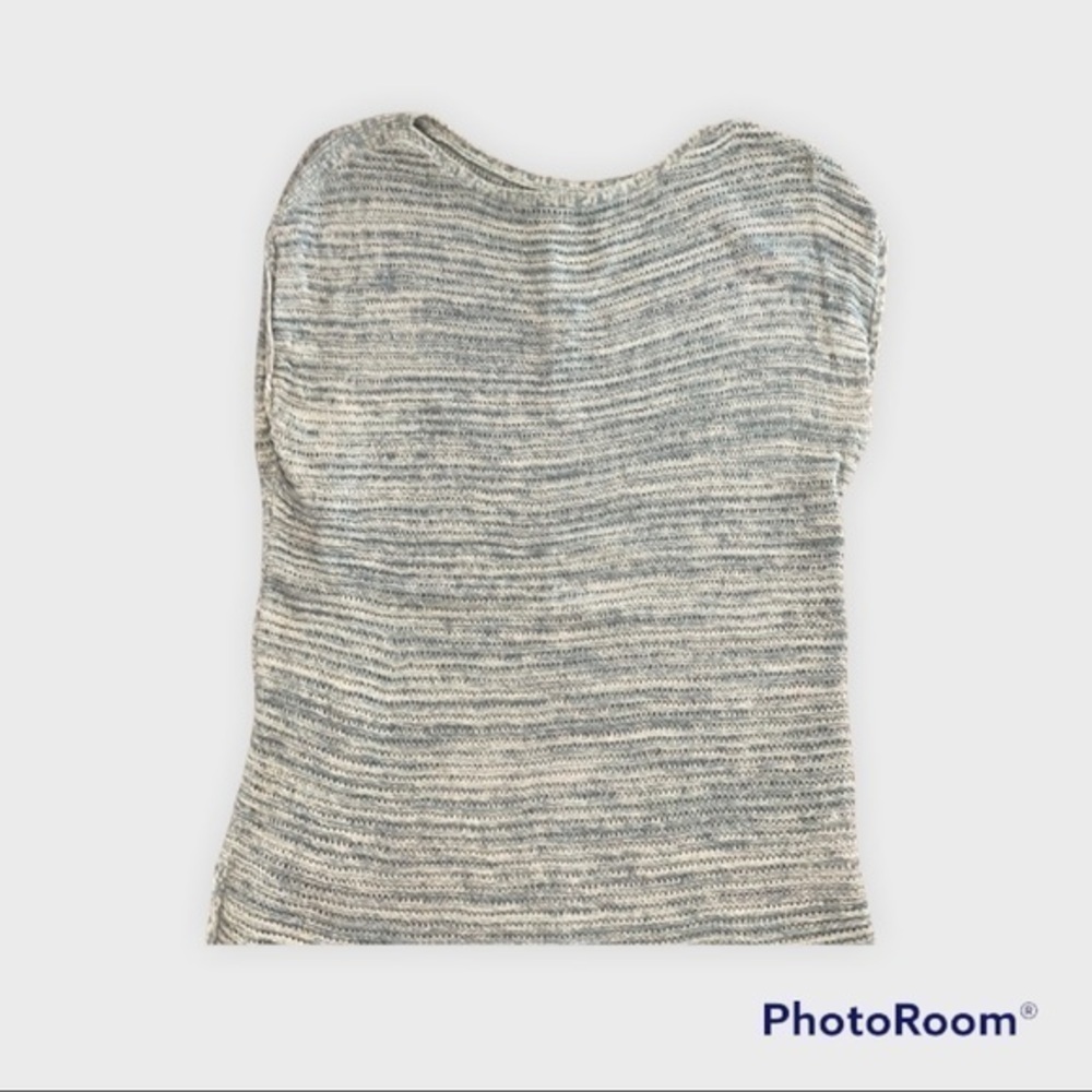 Old navy blue and white sweater top 054